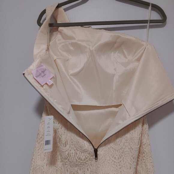 NWT Romeo & Juliet Couture One-Shoulder Lace Dress – Size Small (Beige) - Picture 3 of 6